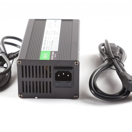 Зарядное устройство Rutrike для LiFePo4 аккумуляторов 60V50AH (73V 10А) AF800 SB50, 025130